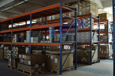 广州重型仓库货架规划与化工存储解决方案——牧隆仓储设备全解析